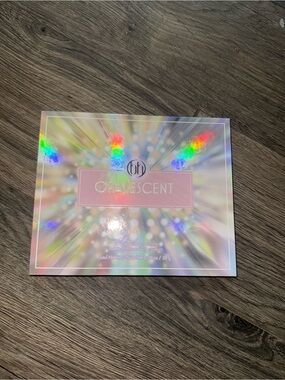 BH Cosmetics Opalescent Eyeshadow Palette - Iridescent Pink Holographic